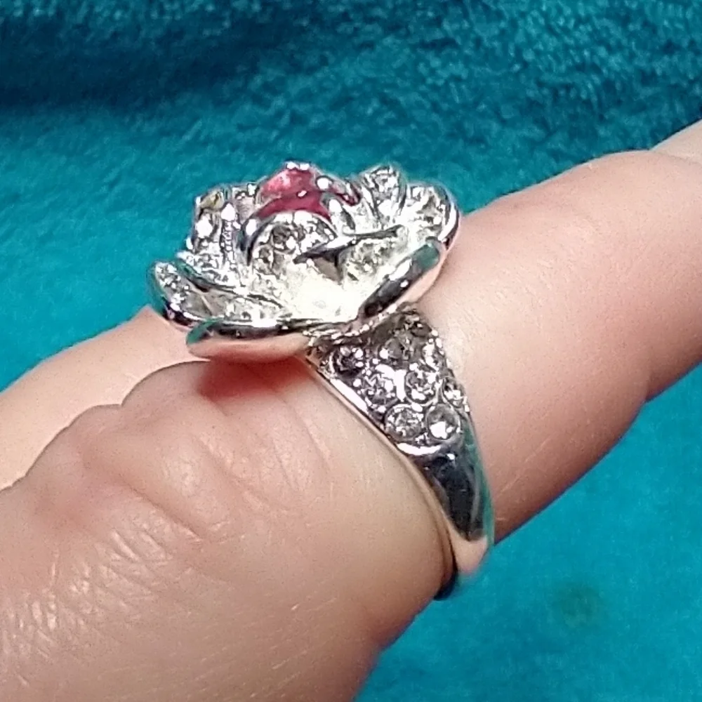 Silvertone pinkish reddish stone ring crystal flower floral rose valentine